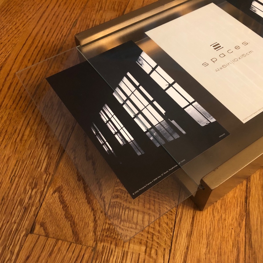 Floating Glass Picture Frame - Picture 4 of 13